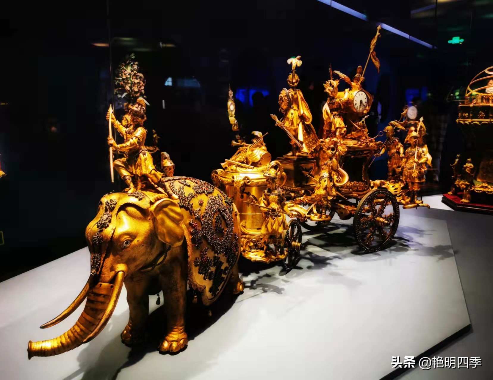 参观故宫的钟表图,展示一下故宫的各种钟表