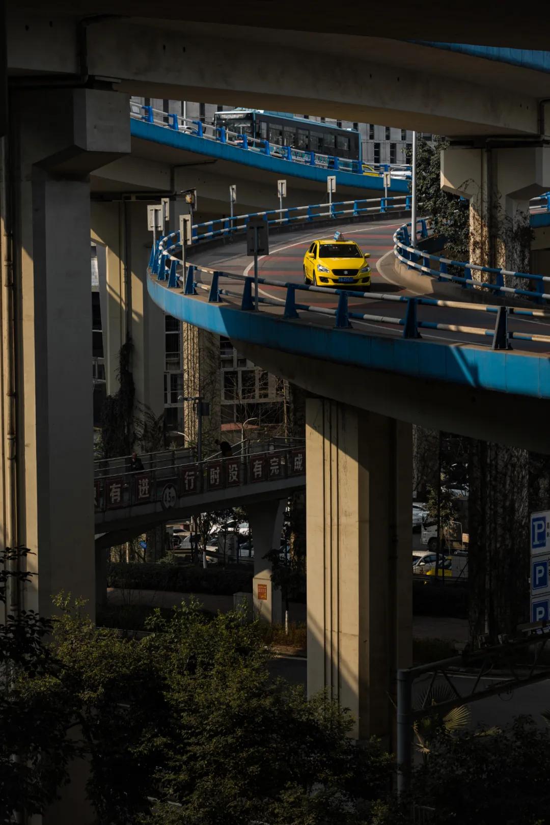 出租车司机的真实生活：月入7000，月休8天，但不是谁都能干