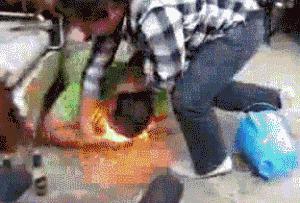 外国人少系列:这是黑人版快手吧?至少也是作死界的王者级别