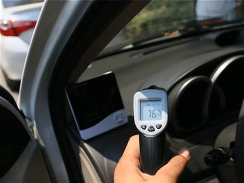 高温暴晒的汽车,高温天气汽车暴晒有啥影响