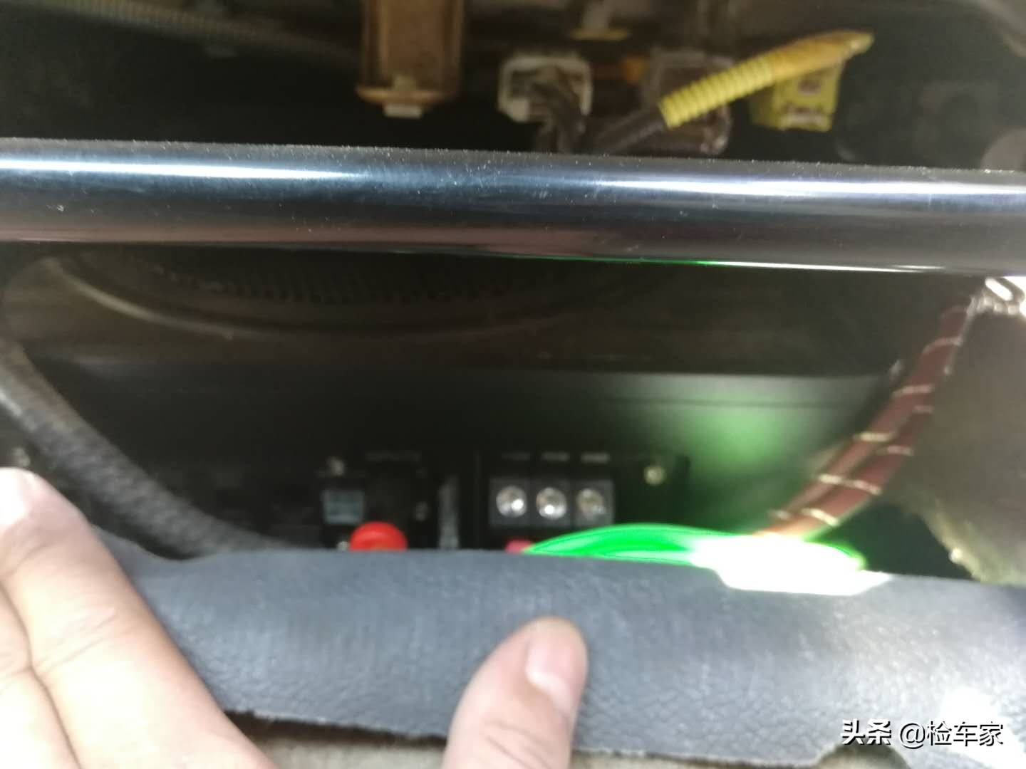 丰田兰德酷路泽手刹刹车位置,酷路泽28万左右的车