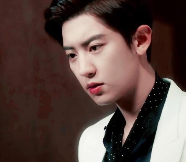 2019exo张艺兴朴灿烈,exo朴灿烈从后背抱住张艺兴