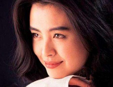 王祖贤现在靠什么生活,不工作不上班哪来的钱