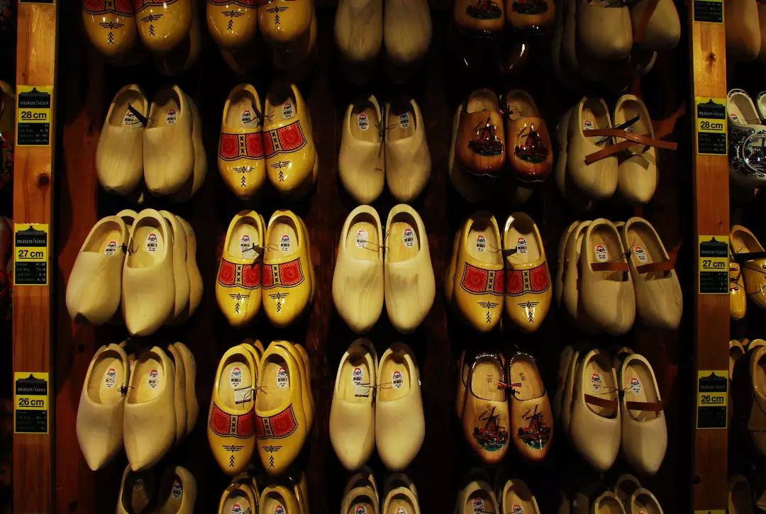 小梁带你看世界完整视频,老梁观世界图片