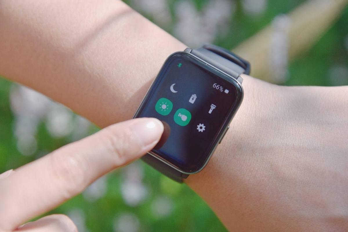 黑加两年后回归小米生态链，399元开启众筹，这手表亮了