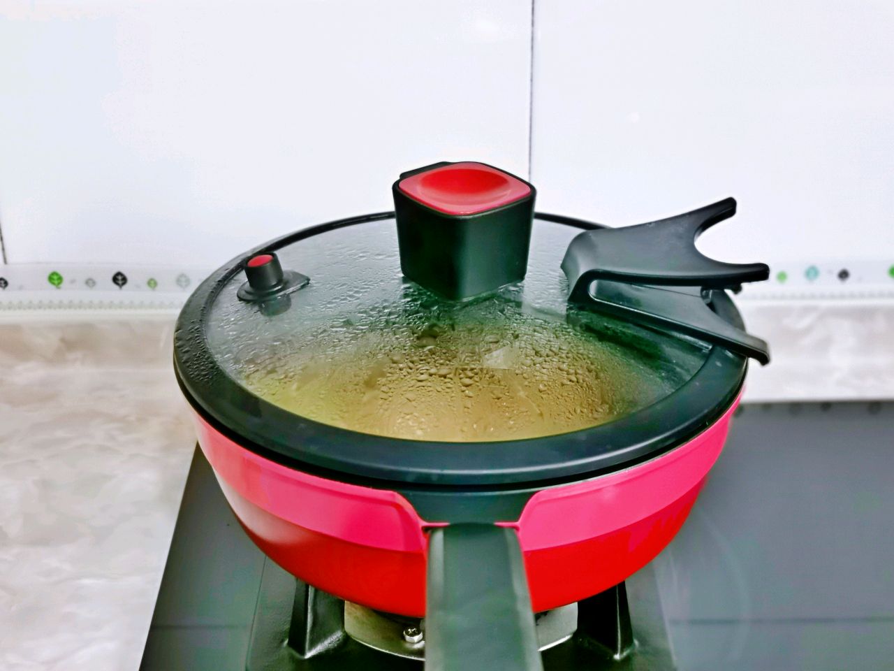 在家做正宗的上海秘制大排，肉香四溢，甜而不腻，好吃到停不下来