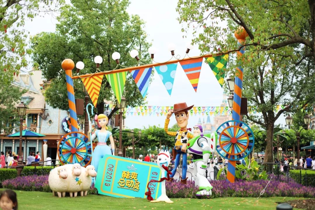 暑假两个人旅游要花多少钱,暑假两人去迪士尼多少钱