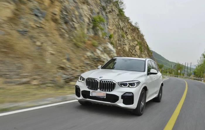 大众途锐与宝马x5对比图,大众途锐跟宝马x5谁好