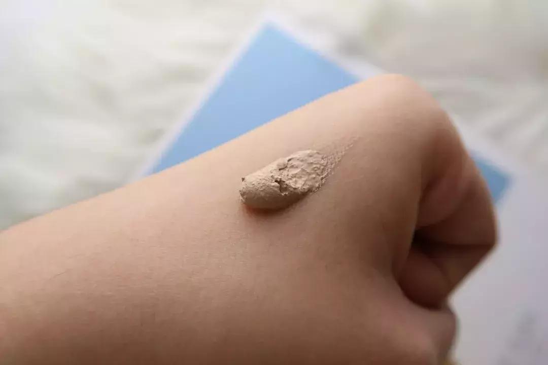 超级大黑眼圈眼袋怎么化妆遮盖,化妆遮黑眼圈眼袋种草产品