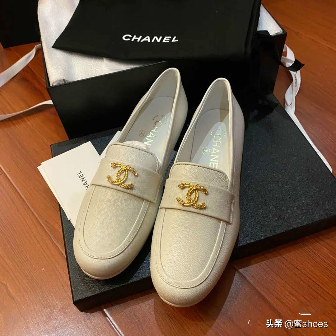 刘雯穿的运动鞋有哪些,刘雯穿搭全靠小白鞋