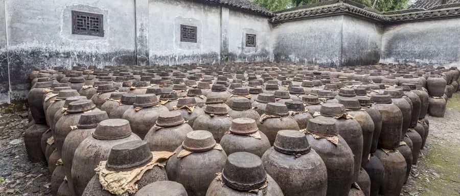 酱香酒放时间久会变绿么,酱香酒放时间长了味道淡了正常吗