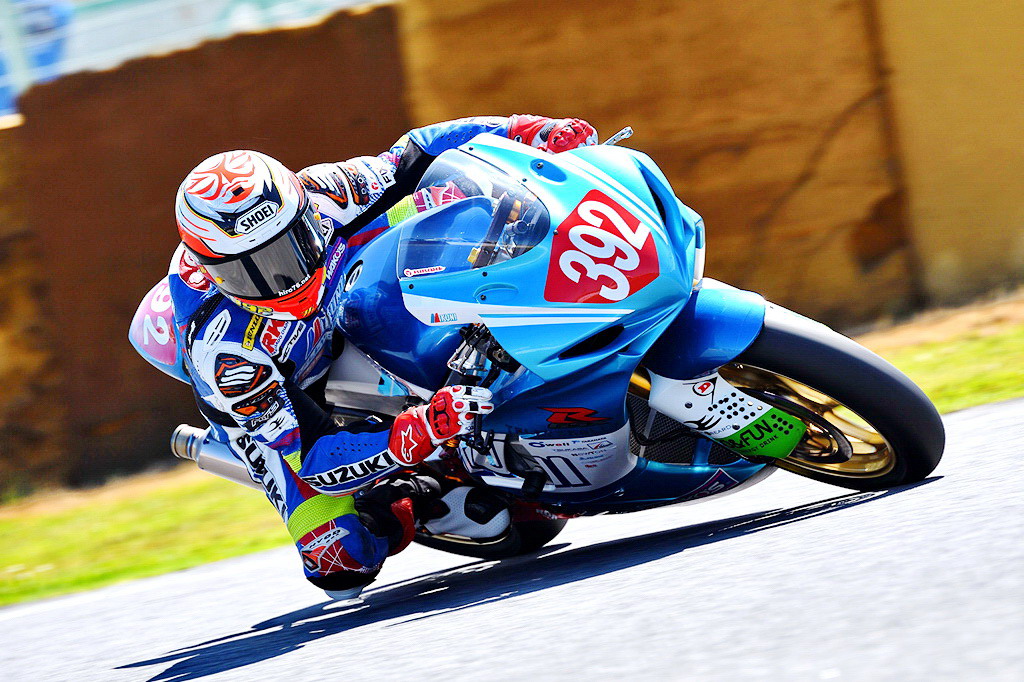 日企四缸600跑车的小灶J-GP2(4):惟墙内香的Suzuki