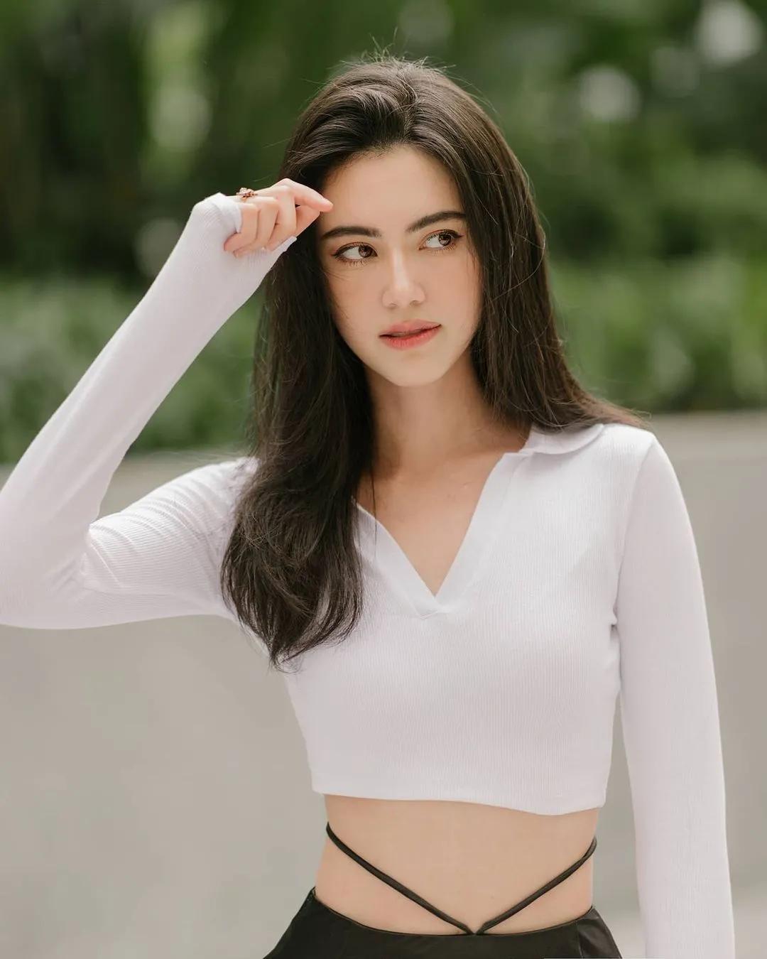 明星同款针织衫日常穿搭,秋天衣服推荐女毛衣