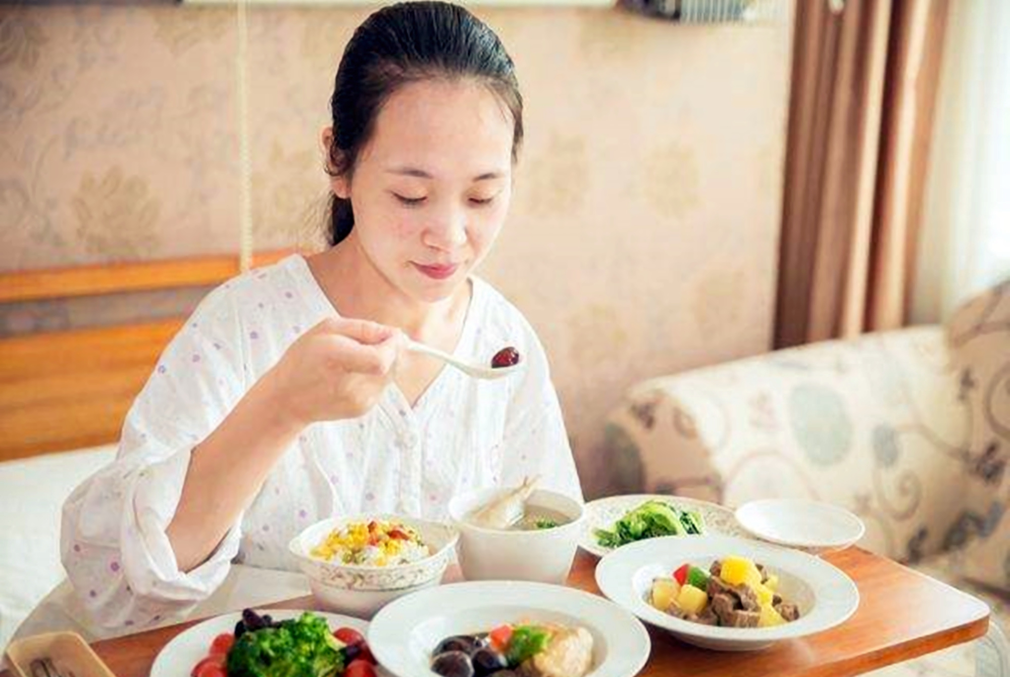 孕妈吃得清淡能避免黄疸,孕期医生建议少吃面食什么原因