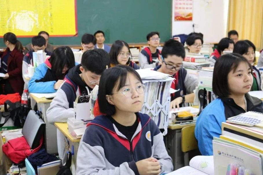 什么专业好就业且工资高适合男生,现在男生什么专业比较好找工作