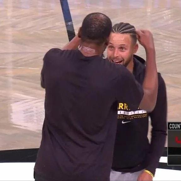 生涯第一个赛季就拿到最佳第六人,生涯第一年拿总冠军