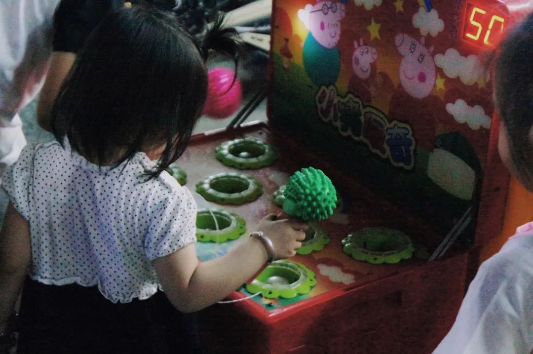 快看，这是魔幻字体的热闹江湖