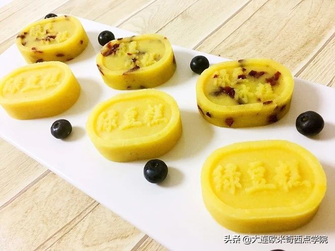 绿豆糕怎么在家里做,自制绿豆糕没有买的好吃