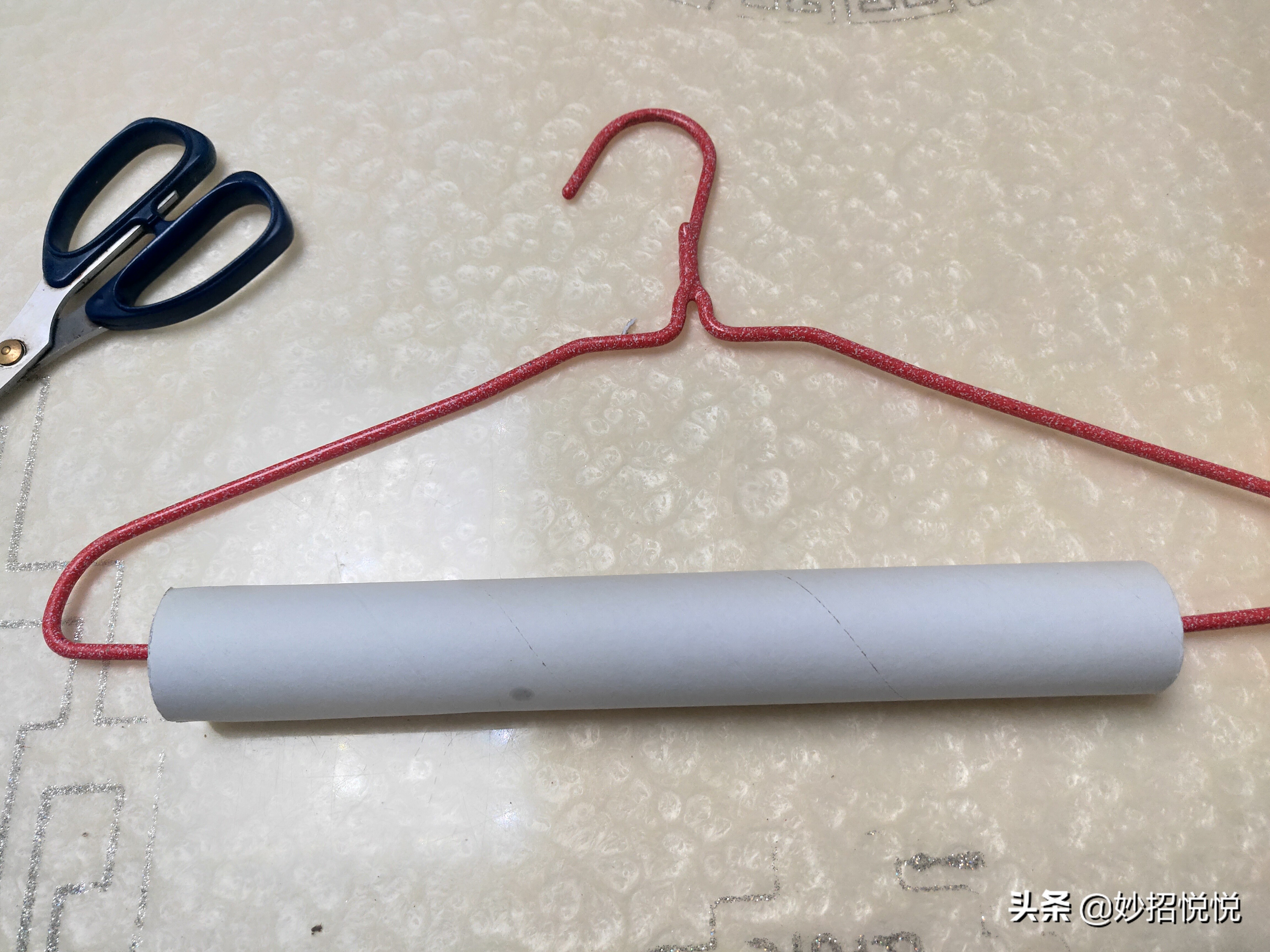 衣服正确挂法生活妙招,挂衣无折痕小妙招