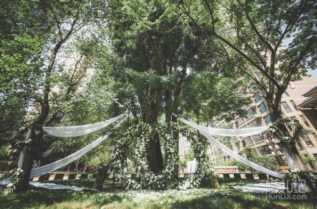 韩商言佟年婚礼“曝光”：get这几点，四舍五入也算嫁给李现了