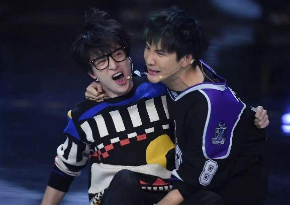 只有大张伟才是真正的玩音乐,大张伟唱歌为什么要电音