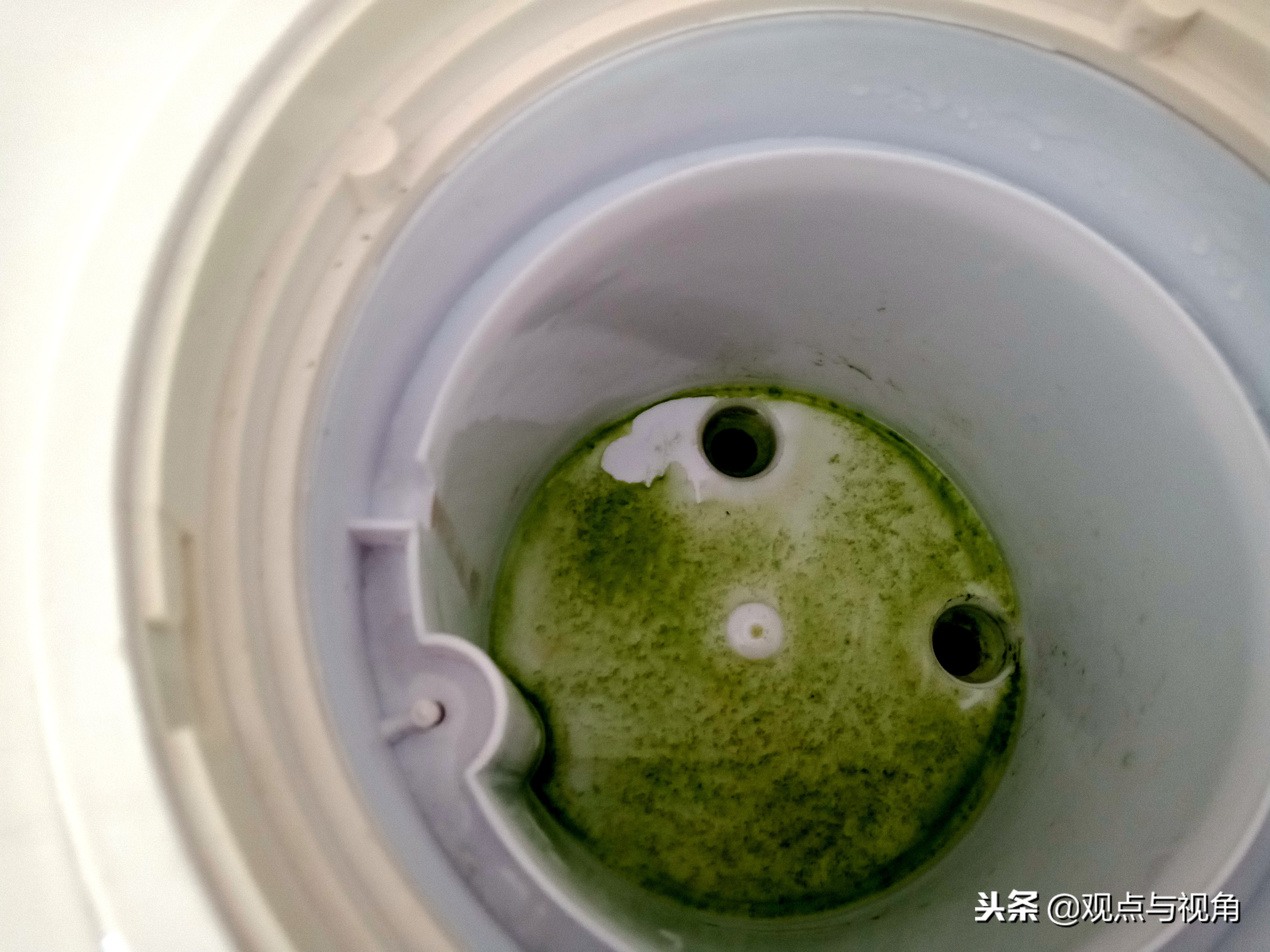 防止饮水机出现污垢用什么,柜式饮水机长期不洗有多脏