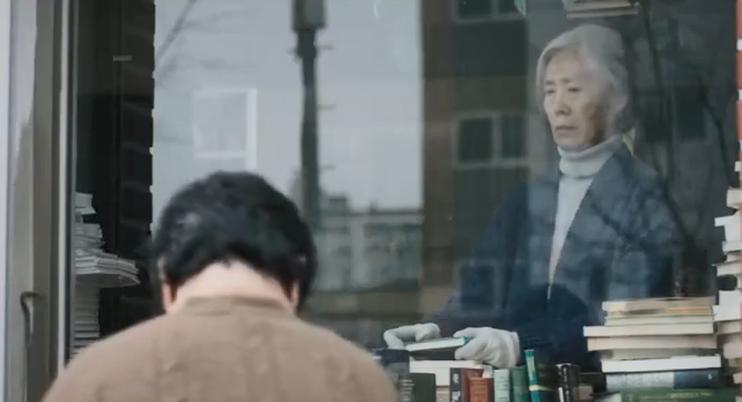 韩影真敢拍!这部《老妇人》,拍出了老人遭性侵后,世人的冷漠