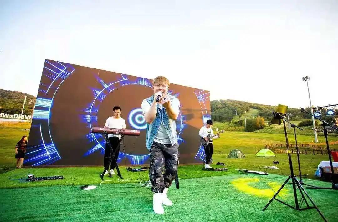 松花湖上放风筝,吉林市松花湖冬季开江鱼