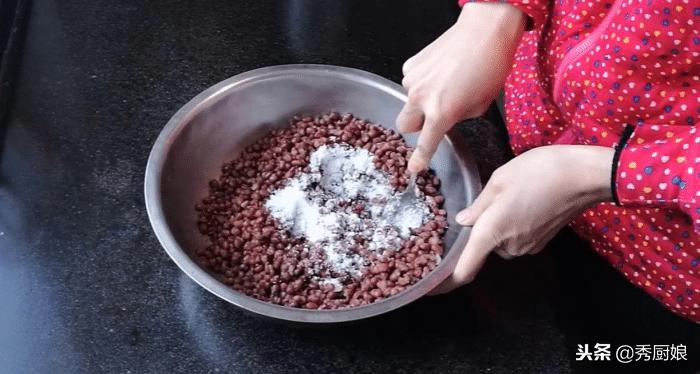 红豆别熬粥喝了，教你粘豆包新做法，营养解馋，出锅全家抢着吃