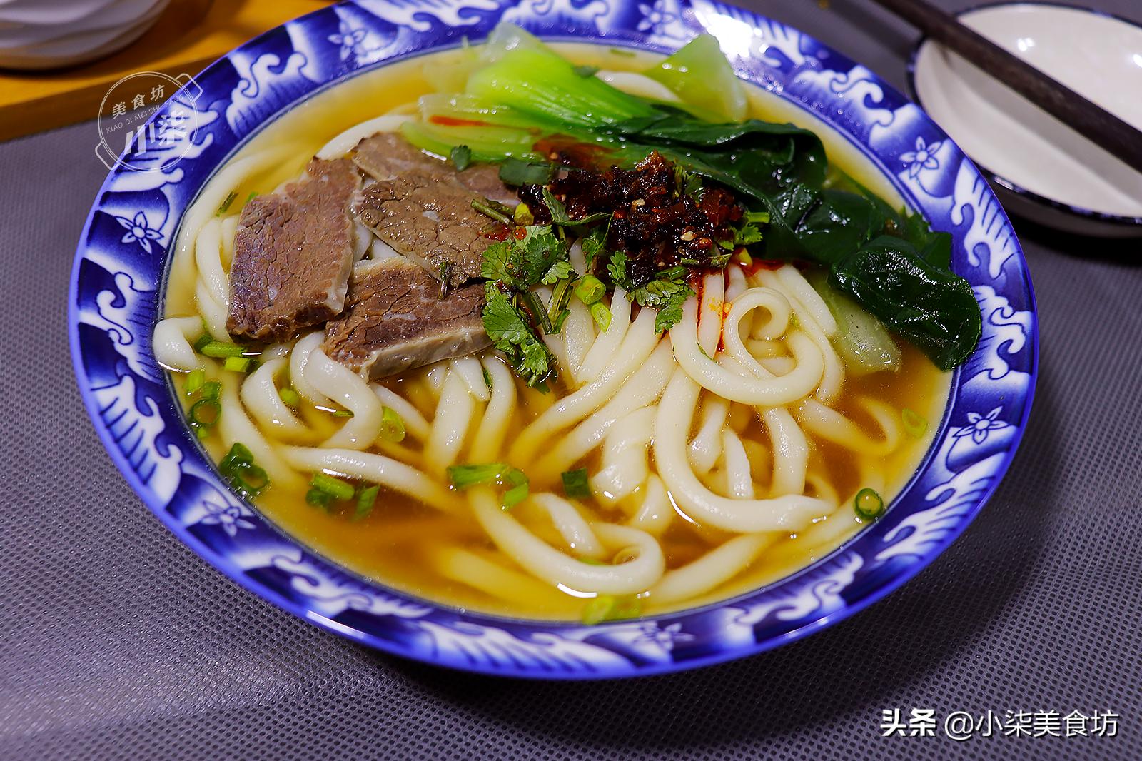 想吃牛肉面，教你自己在家做，面条筋道爽滑，这种做法实用靠谱