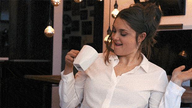 白色衣服发黄漂白剂洗得掉吗,衣服发黄了用84漂白剂可以漂白吗