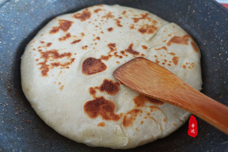 家庭版鱼头泡饼视频,鱼头泡饼的家常做法鱼头嫩滑好吃