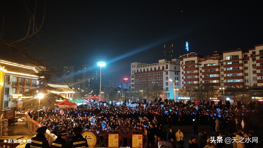 甘肃天水数万民众“上九朝观”祈福纳祥争烧头柱香!(组图)