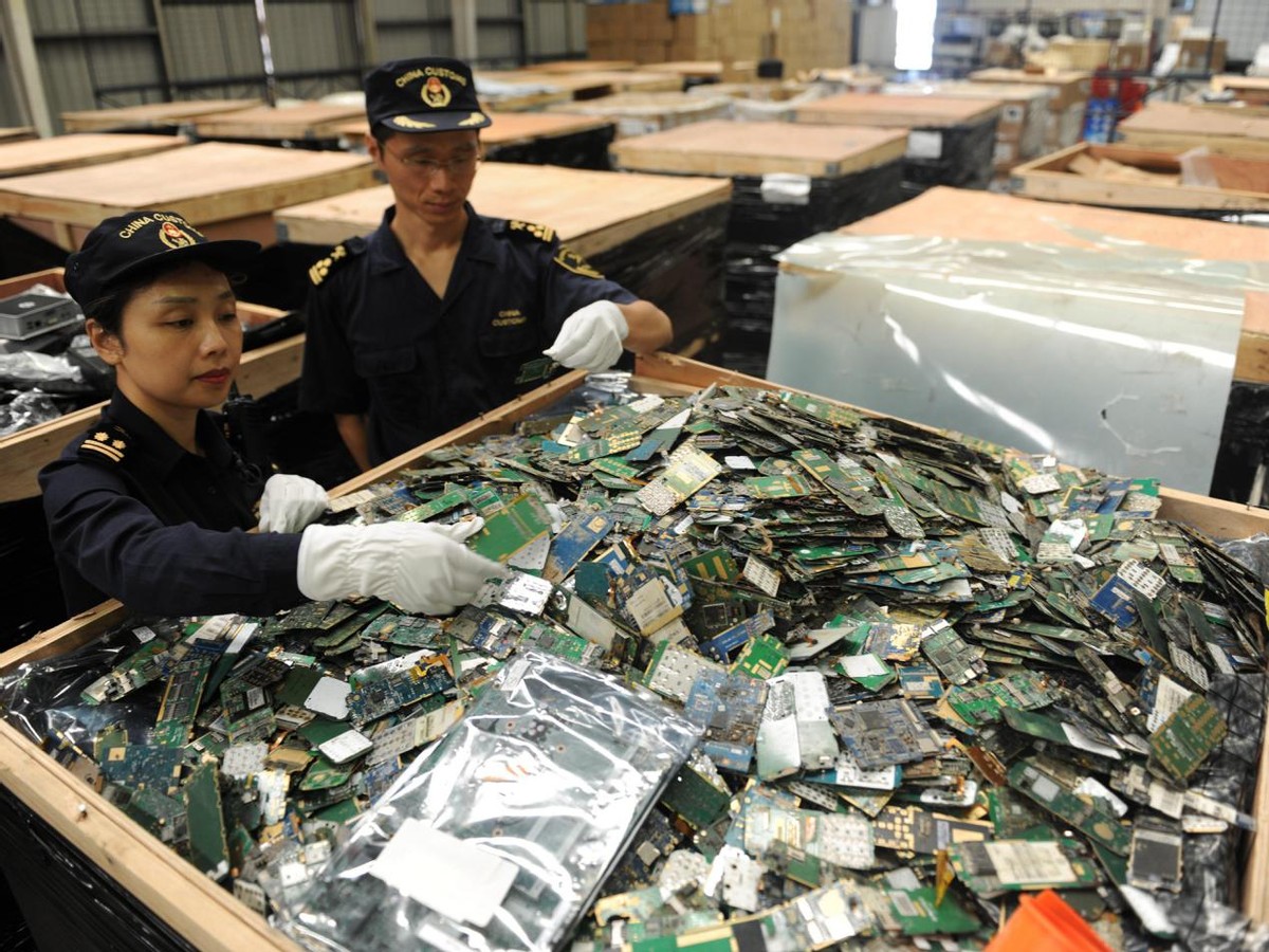 浙江海关查出清代龙袍,海关查获女装上衣为清代龙袍