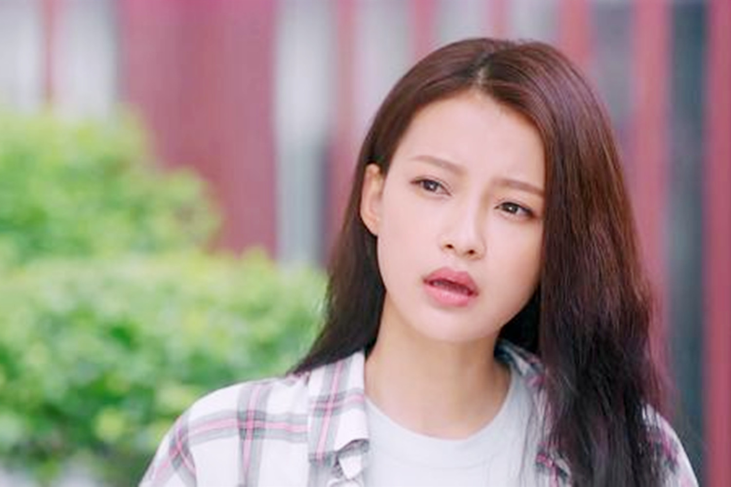 孩子刚出生给谁带比较好,婴儿出生应该谁来带