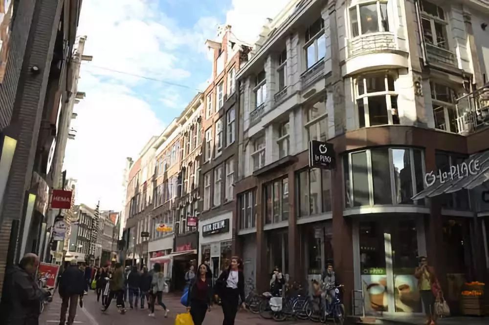 老梁观世界,荷兰购物买什么划算