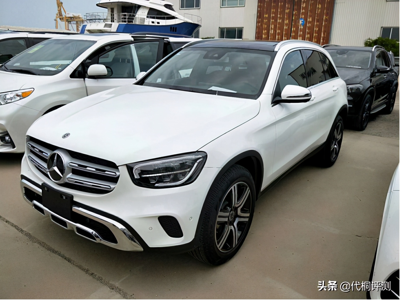 奔驰墨版glc300落地价格是多少钱,墨版奔驰glc300和普拉多