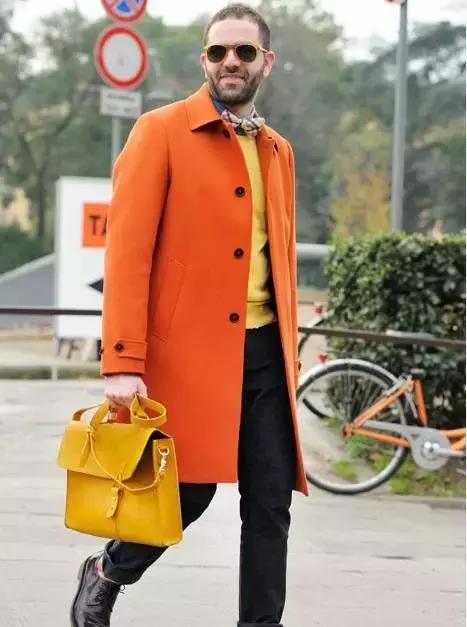 男士包搭配什么衣服好看,男士包包和服装搭配