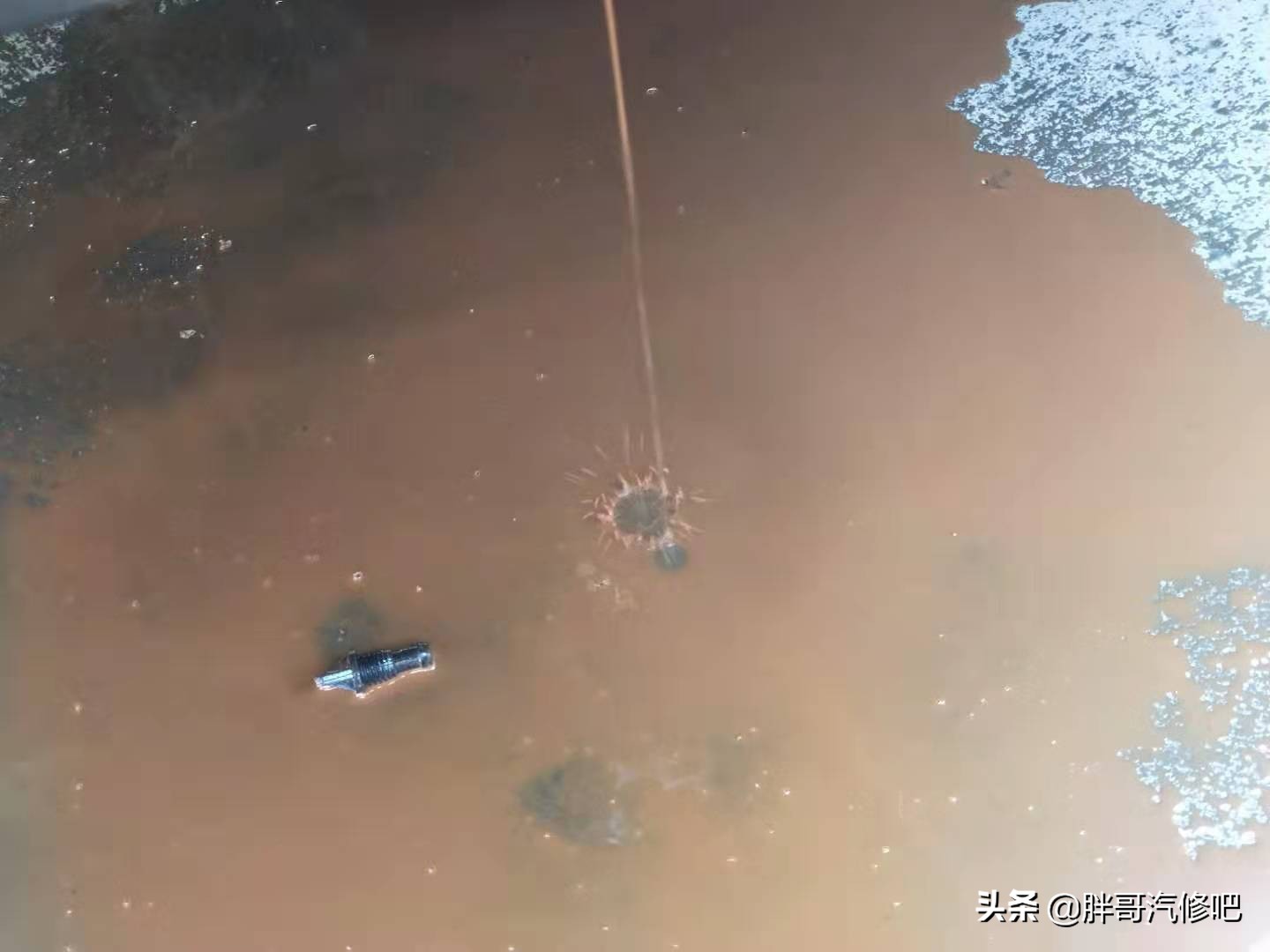 更换防冻液需要清理暖风水箱吗,清洗防冻液水箱的正确方法