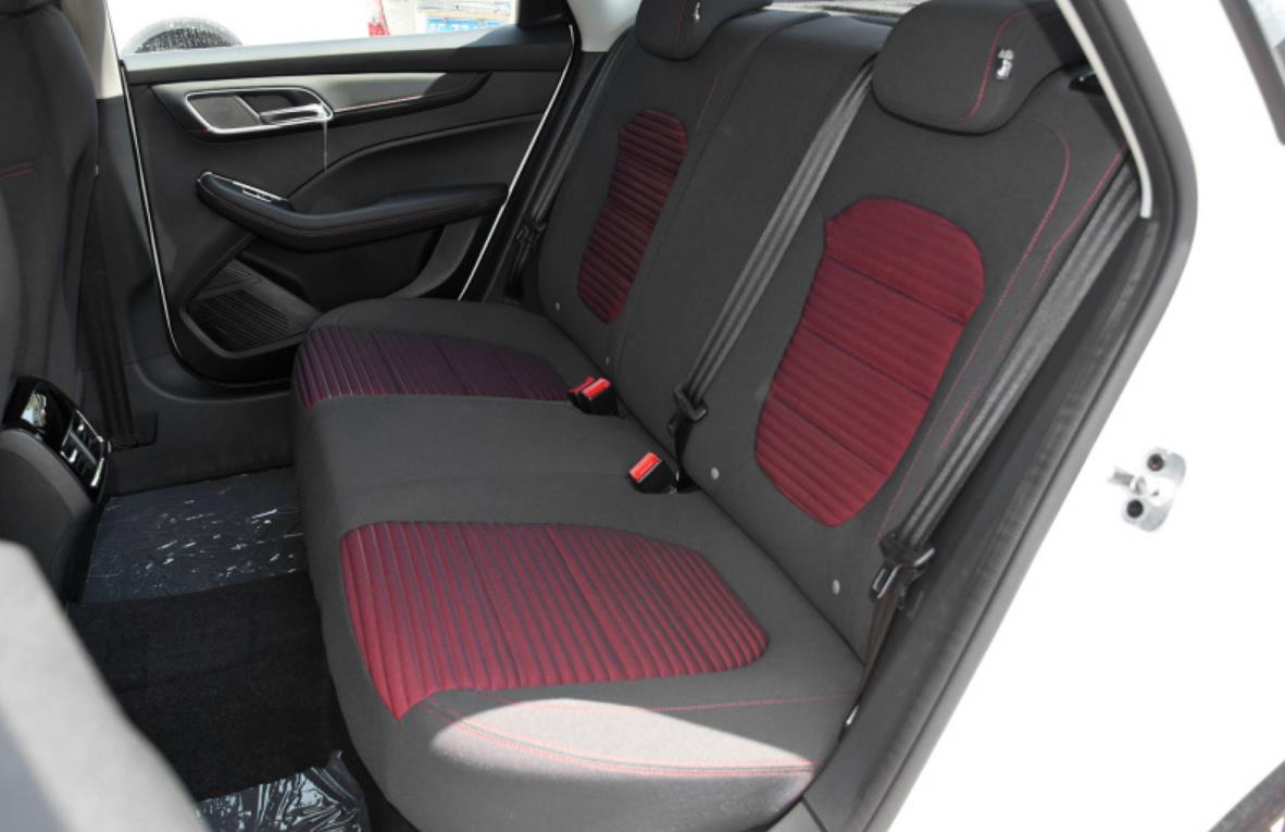 同重量的轿车和suv哪个省油,15万买强实力家用车买这4款准没错