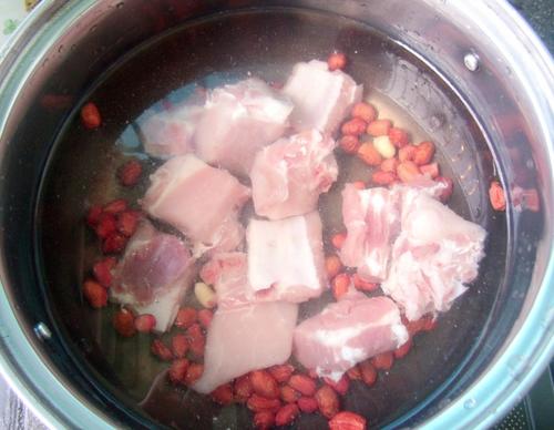 木瓜板栗花生排骨汤怎么做的,花生木瓜排骨汤的做法视频