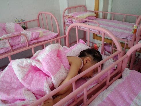 孩子不愿意去幼儿园睡午觉怎么办,幼儿园早晨太早入园该怎么办