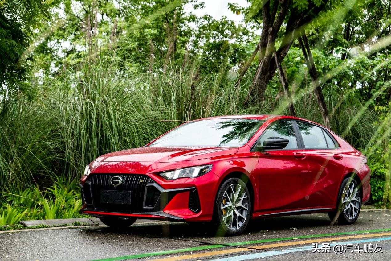 广汽传祺影豹j15和j16区别,广汽传祺影豹2022款新车报价