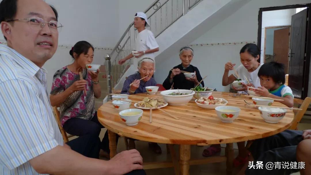 不吃早饭对身体是好是坏,空腹喝水比不吃早饭还伤身