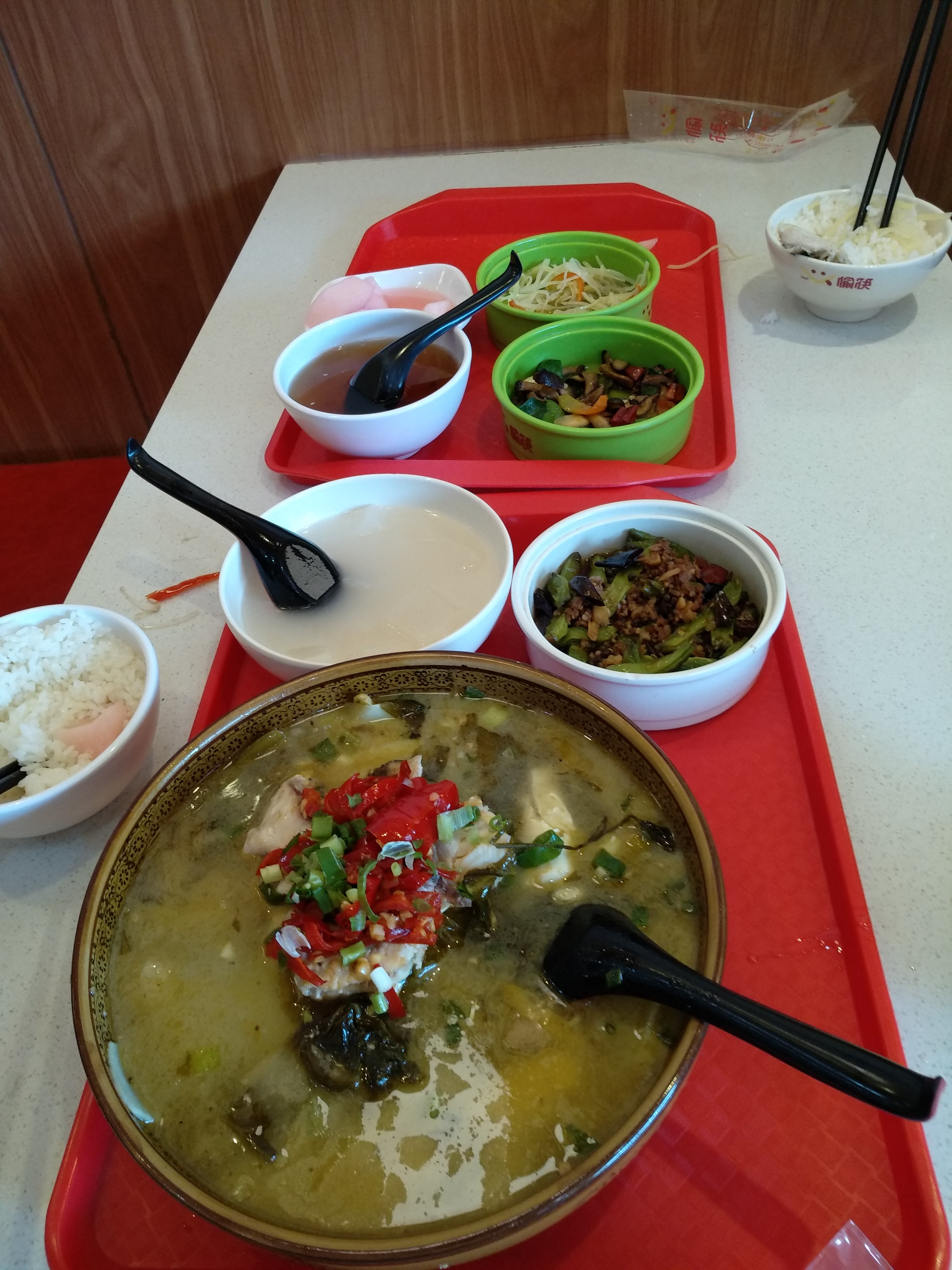 禄丰日记:中午不想做饭,花43元在愉筷吃了一餐