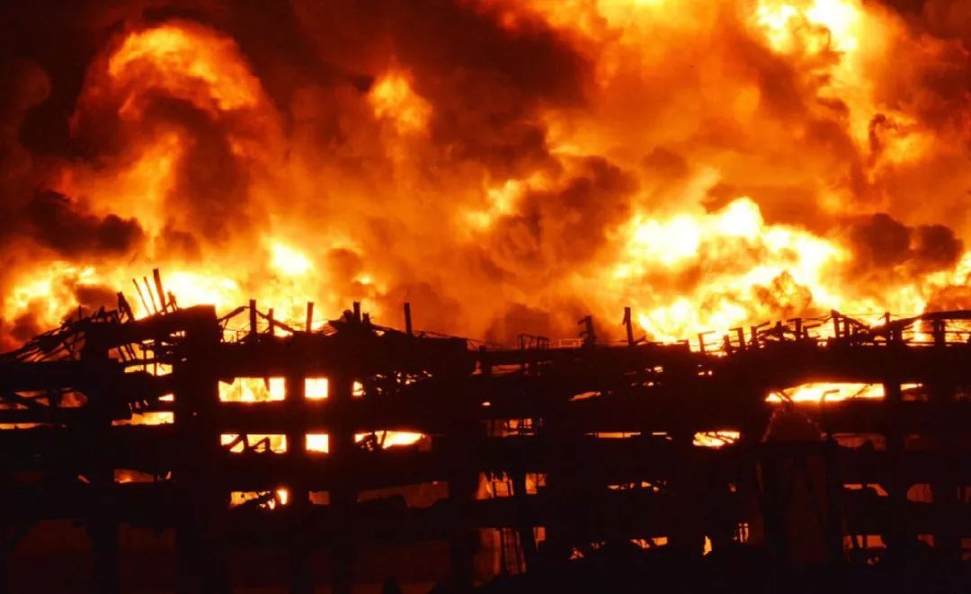 天启大爆炸：街上行人的衣服鞋袜全炸飞了，人没事！简直匪夷所思