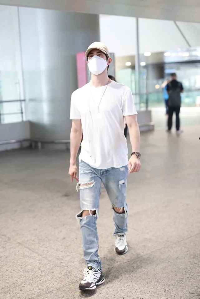 李治廷发型怎么弄,李治廷穿牛仔裤