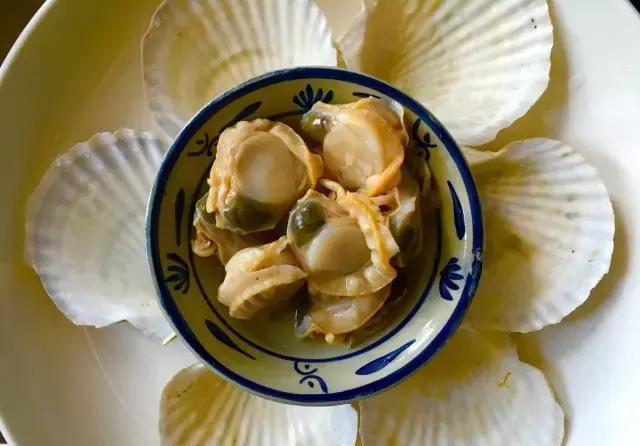 汕尾人吃海鲜,原来海边人是这样吃海螺的