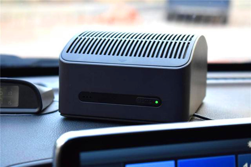 还车内一片净土，有它在雾霾不是问题，70迈空气净化器体验