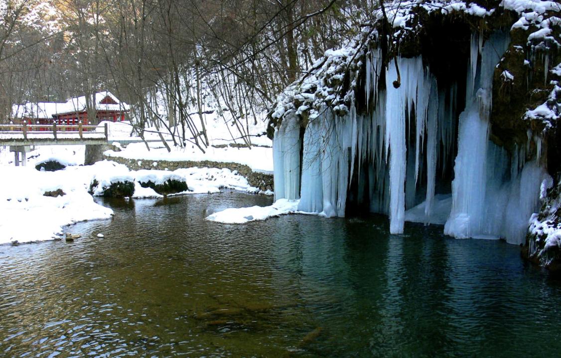 在青山绿水间感受大自然,在青山绿水间领略文明